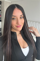 via del mar bride leon with Black hair age 22 photo-5