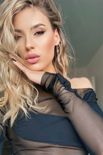 Ukrainian mail order bride daria from kiev with Blonde hair age 38