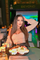 Impresionante mujer ucraniana yuliia de dnepr con pelo Marrón oscuro y edad 30 photo-4