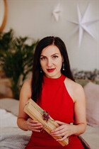 los angeles bride vera with Dark Brown hair age 40 photo-1