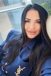 Single Ukrainian bride julia from florida with Black hair age 36