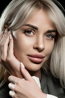 Jolie fille ukrainienne anna de kiev avec Blond cheveux, âge 26