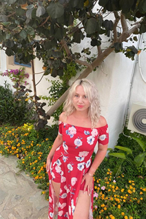 Date Ukrainian women maryna from odesa with Blonde hair age 42