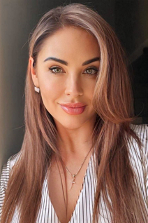 Mariée de antalya svitlana avec Chatain clairs cheveux, âge 50