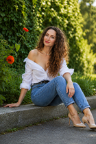 Dating a ukrainian girl natalia from kiev with Dark Brown hair age 39 photo-1