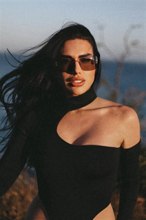Bride from los angeles oleksandra with Dark Brown hair age 30