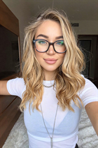 almere bride veronica with Blonde hair age 31 photo-9