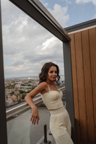 Hermosa mujer de Ucrania tatiana de nikolaev con pelo Negro y edad 30 photo-1