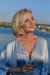 Beauté ukrainienne victoria de kiev avec Blond cheveux, âge 48