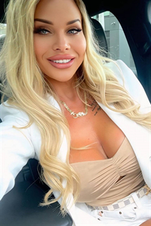 Femme parfaite violetta de olawa avec Blond cheveux, âge 38