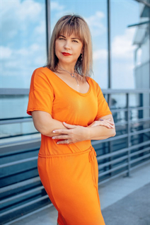 Average ukrainian woman olga from dnepr with Light Brown hair age 56