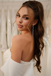 Fille célibataire ukrainienne ksenia de odessa avec Chatain clairs cheveux, âge 22