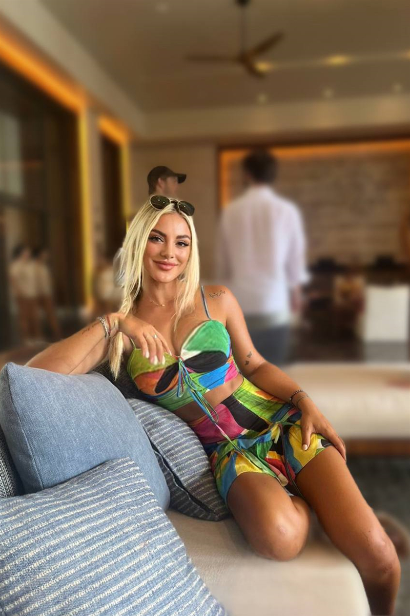 Beautiful mexican woman Aldana from Cancun with Blonde hair 30yo ID