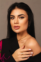 Ukrainian woman alyona from kiev with Black hair age 25 photo-5