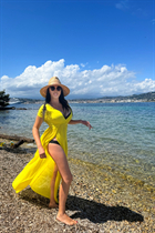 Femme parfaite olha de cannes avec Noirs cheveux, âge 44 photo-1