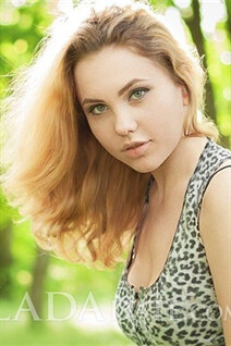 Wife from Ukraine anna from kherson with Blonde hair age 24