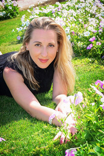 Order a wife online elizaveta from kiev with Blonde hair age 34