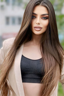 Femme parfaite tatiana de paris avec Chatain clairs cheveux, âge 40