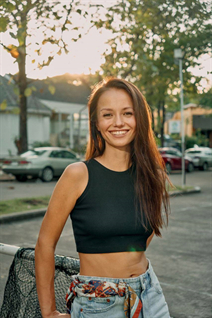 Jolie fille ukrainienne anna de kharkov avec Brunette cheveux, âge 41