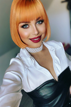 Belle femme allemande olga de berlin avec Chatain clairs cheveux 31 ans photo-12