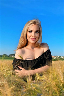 Lady from Ukraine yana from kiev with Blonde hair age 30