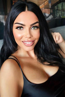 Perfect woman anna from zurich with Black hair age 36