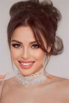 Mujer rumana iulia-maria de cluj napoca con pelo Marrón oscuro y 26 años photo-3