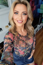 hull bride daina with Blonde hair age 42 photo-30