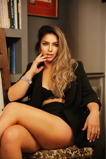 Belle femme argentine esther de buenos aires avec Chatain clairs cheveux 39 ans