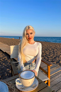 Deslumbrante novia ucraniana hanna de kiev con pelo Rubio y edad 23