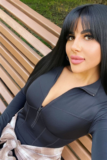 Superbe mariée ukrainienne luiza de kharkov avec Noirs cheveux, âge 31