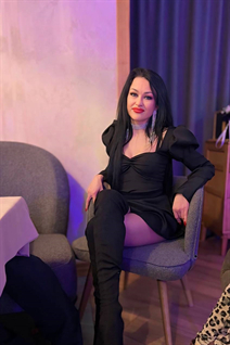 Femme ukrainienne de kamenskoe sasha avec Noirs cheveux, âge 37