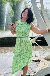 Dating a ukrainian woman lyubov from rivne with Dark Brown hair age 63