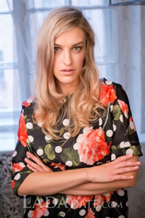 Beautiful girl online yana from saint-petersburg with Light Brown hair age 38