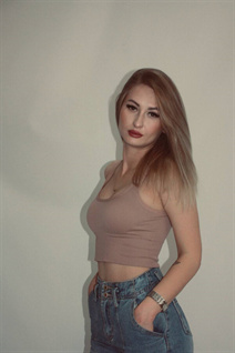 Ukrainian single woman anastasia from zaporozhye with Light Brown hair age 32