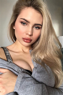 Single Russian girl angelina from riga with Blonde hair age 23