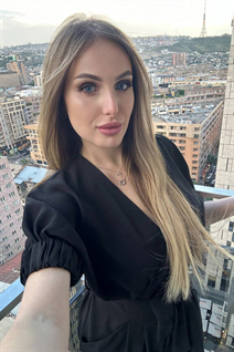 Épouse d'Ukraine anastasiia de kyiv avec Blond cheveux, âge 35