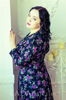 Beautiful girl in ukraine julia from nikolaev with Black hair age 33
