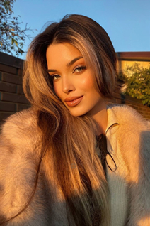Épouse d'Ukraine anna-maria de lviv avec Brunette cheveux, âge 22