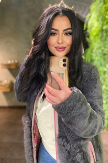 Dating a german girl inna from affalterbach with Dark Brown hair 42 years old