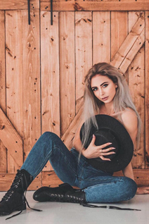 los angeles bride kristina with Blonde hair age 35