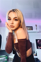 Beautiful Ukrainian girl alina from chernigov with Blonde hair age 26 photo-4