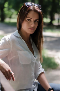 Deslumbrante novia ucraniana viktoriya de kropyvnytskyi con pelo Marrón claro y edad 38