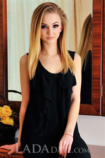 Moldovan woman aleksandra from tiraspol with Blonde hair age 26