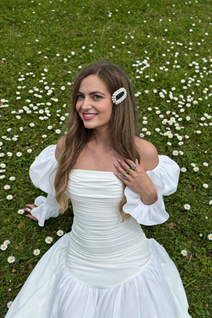 bath bride yullia with Light Brown hair age 34