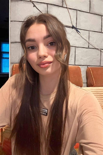 Ukrainian lady yelyzaveta from kharkiv with Light Brown hair age 22