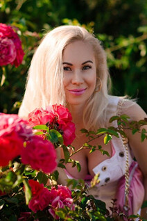 Bride in bikini evgeniya from krivoy rog with Blonde hair age 40