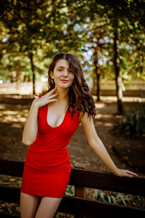 Dating women from ukraine yuliya from zaporozhye with Dark Brown hair age 20