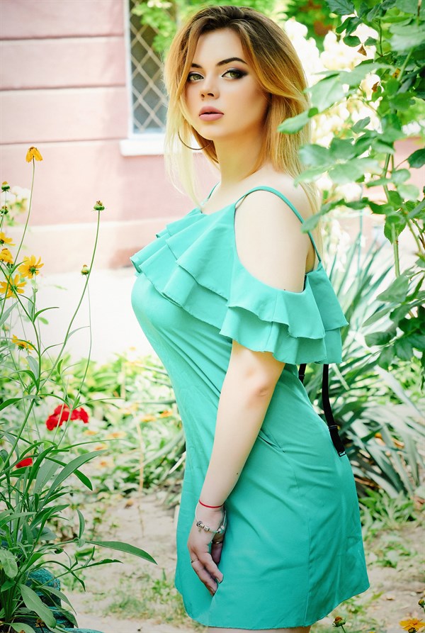 Wonderful Julia (23 y.o.) from Odessa with Blonde hair - ID 610748 ...