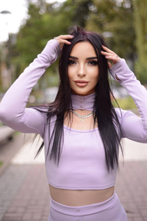 Belle femme ukrainienne célibataire nataly de kiev avec Noirs cheveux, âge 23